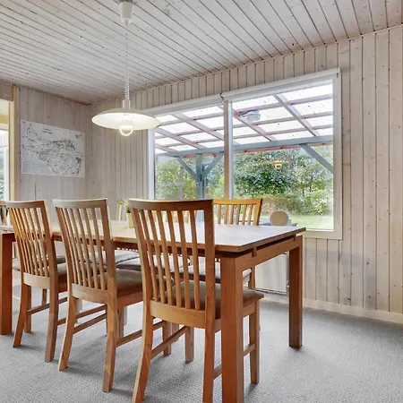 Stunning In Glesborg With Kitchen Holiday home Fjellerup Strand