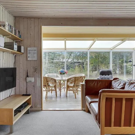 Stunning In Glesborg With Kitchen *