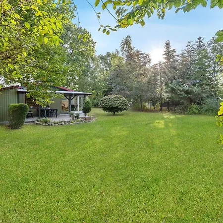 Stunning In Glesborg With Kitchen Holiday home Fjellerup Strand