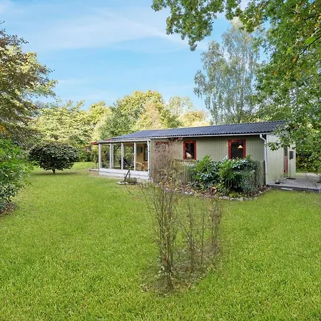 Stunning In Glesborg With Kitchen Fjellerup Strand