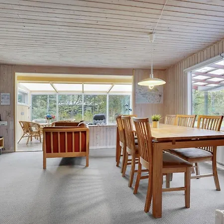 Stunning In Glesborg With Kitchen Fjellerup Strand